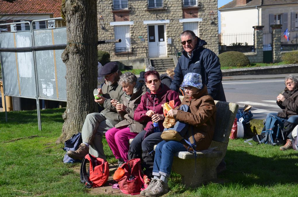 Piquenique ensoleillé en plein air où vous ne pensiez pas que c'était le dernier avant ...