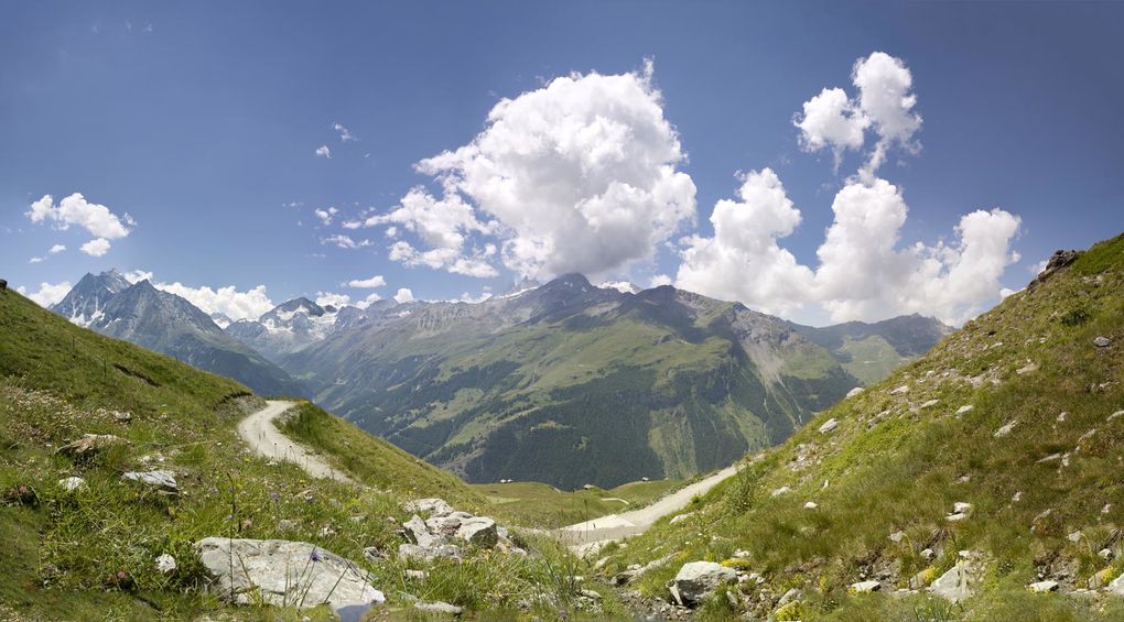 Quelques photos de notre travail à l'alpage de Novelette dans la vallée d'Hérens

Merci à Renaud d'avoir pris toutes ces photos ;-)