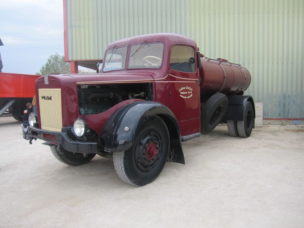 Des autos,motos,camions,tracteurs,pieces neuves et bourse bref de quoi passer quelques heures !.