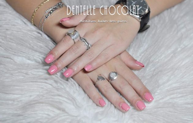 Rose bonbon. Ongle Antibes Ongle Juan-les-pins 