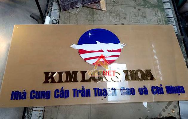 Bảng hiệu công ty Kim Long Hoa kết hợp mica và inox