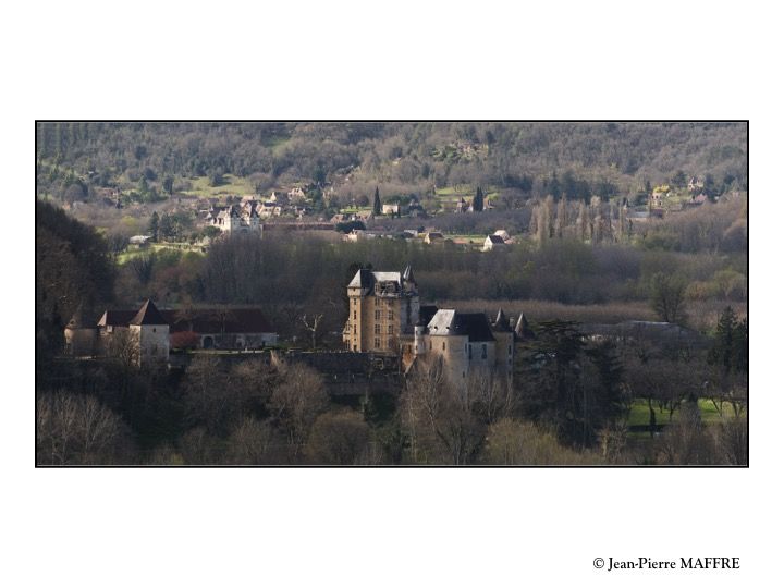 Situés le long des rochers et proches des rivières, les villages et châteaux du Périgord sont de merveilleux témoins du patrimoine régional.