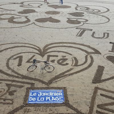 Sur la plage des Sables d'Olonne un jour de Saint-Valentin