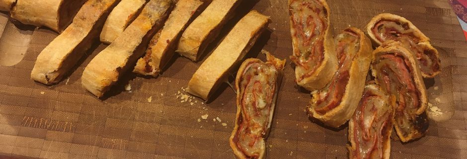 Pizza roulée au jambon, mozzarella et origan