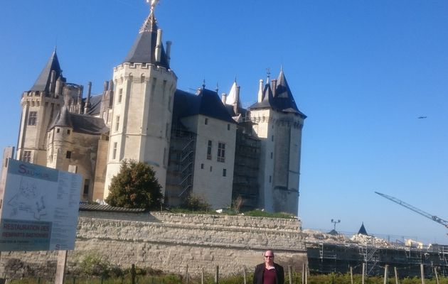Le 7 avril 2017 derrière moi le château de SAUMUR moi sur la photo je parais tout petit 