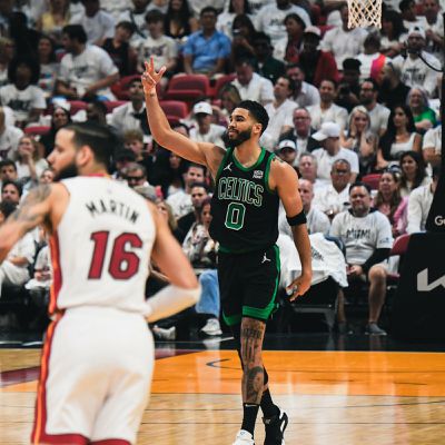 Les Celtics réagissent de la plus manière à Miami et reprennent l'avantage du terrain (2-1)