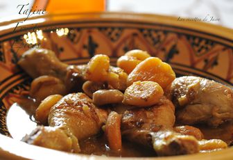 Tajine de poulet aux fruits secs et épices