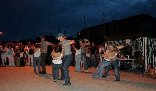 3eme soiree salsa de l'été 2009 sur les quais de Caen, démo et cours de Bachata