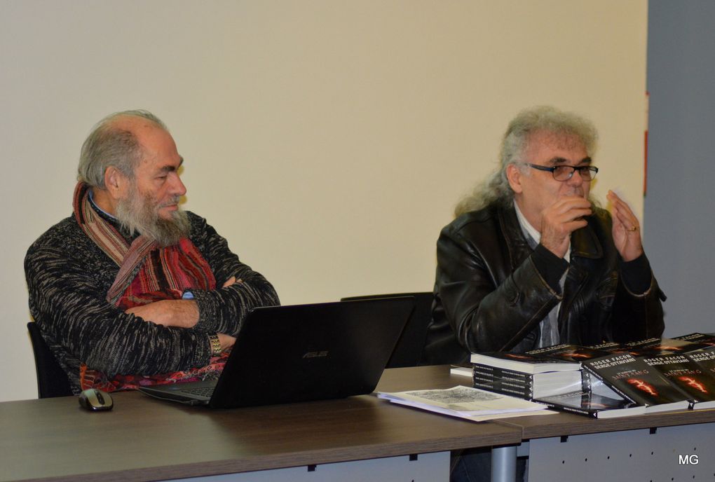 Conférence tenue par Pierre Demolon, Roger Facon et Serge Ottaviani sur le reliquaire en plomb contenant le coeur d'Anne de Lens et séance de dédicaces du livre "Le Maître du Saing-Sang" (Abysses Editions) dans l'auditorium du musée Arkéos de Douai - Photos : 2 décembre 2017.