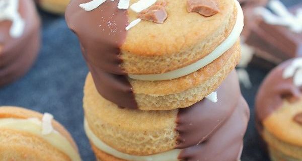 Sandwichs Cookies aux 3 Chocolats & Noix de Coco
