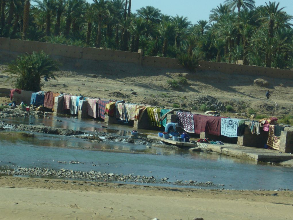 Trekking dans la vallée du Drâa au sud du Maroc. 