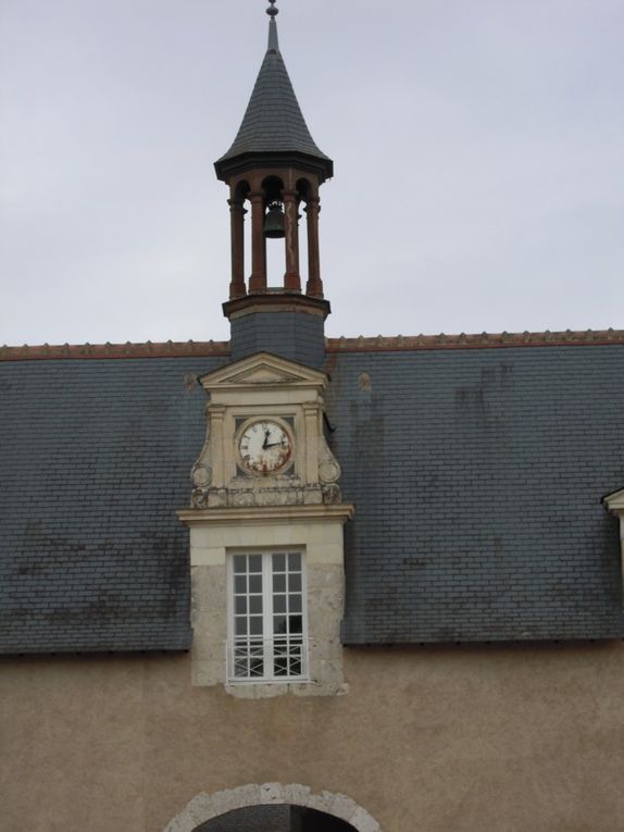 Journée évasion à Cour-Cheverny pour un déjeuner à l'Hôtel-restaurant Saint-Hubert puis visite de la galerie de portraits au château de Beauregard (XVIè siècle) à Celletes dans le Loir-et-Cher