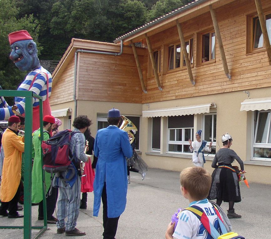 spectacle organisé par la MJC 3 Rivière sur les communes de St Georges les Bains, Charmes sur Rhône et Beauchastel