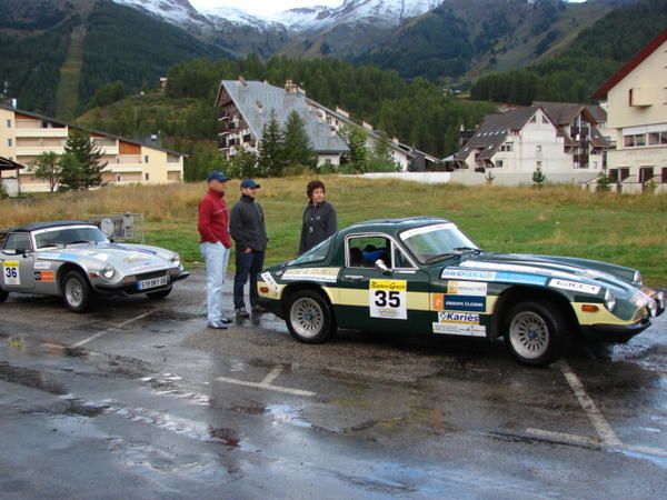 Cette fois, ce sont les deux TVR du team qui ont été engagées au célèbre rallye historique ! Le passage du col de la Bonette sous la neige restera un grand souvenir.