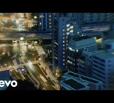 Raf chante en duo avec Umberto Tozzi, découvrez vite leur chanson "Come Una Danza" !