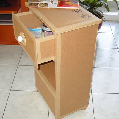 Petit meuble en carton