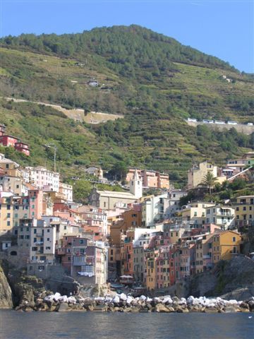 Juste après Gênes en italie 5 petits villages qui se jettent dans la mer