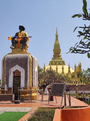 Laos : VANG VIENG et VIENTIANE 