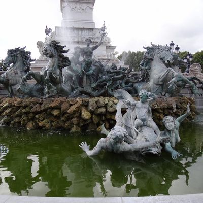 La Fontaine des Girondins à Bordeaux - côté Jardin Public 2ème essai...