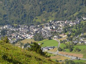 Vue sur le sentier et sur la Vallée