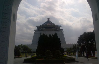 Mémorial titanesque en hommage à Chang Kai Scheik