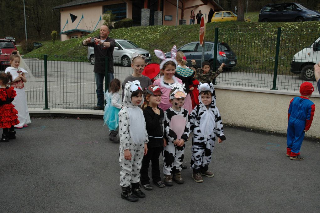 Préparation au carnaval à Rognaix le 12 avril 2013