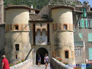 Entrevaux, Voyages en camping-car