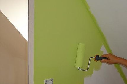 Mardi 29 juillet : peinture sur les murs de la salle de bain