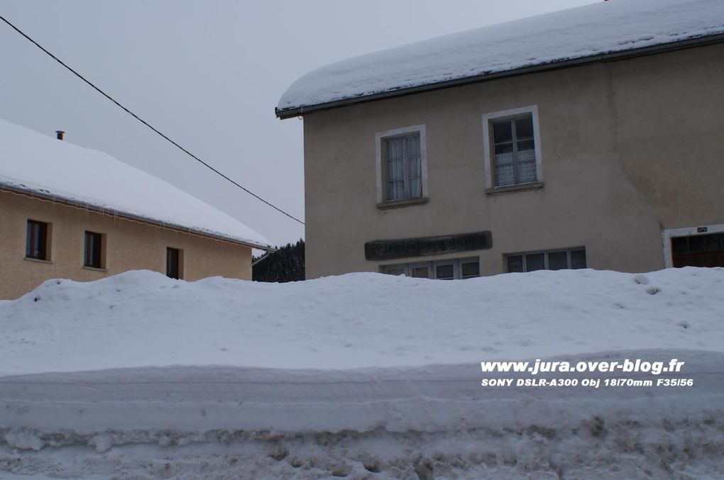 Les photos ce cet hiver 2009, prisent avec un SONY DSLR-A300 Objectif DT 18-70mm F35-56. ballade à travers le Haut Jura avec l'or blanc tant attendu ! Cette année 2009 reste exeptionelle !