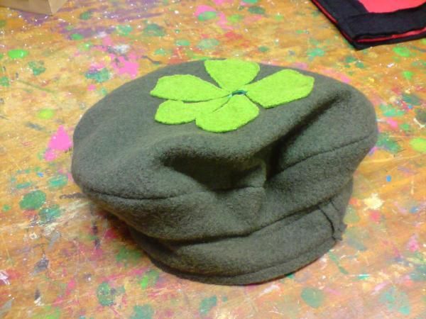 berets crees par des jeunes creatrices modeles uniques de mitaine segalement leur site http://arh.wifeo.com/