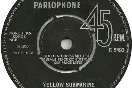 May 26th 1966, The Beatles recorded ‘Yellow Submarine’ at Abbey Road studios in London. Recovering from a case of food poisoning, producer George Martin missed this recording, EMI engineer Geoff Emerick worked on the session. The track features John Lennon blowing bubbles in a bucket of water, shouting « Full speed ahead Mister Captain! »