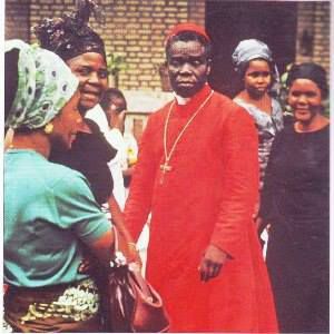 L'évêque de Kinkala (Mgr Louis Portella) en visite à Maléla Mbombé (Village natal du Cardinal Biayenda)