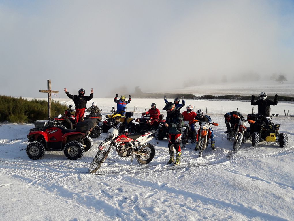 Joyeuse effervescence dans le village et la neige ... pour  quads et motos en route vers Nozières