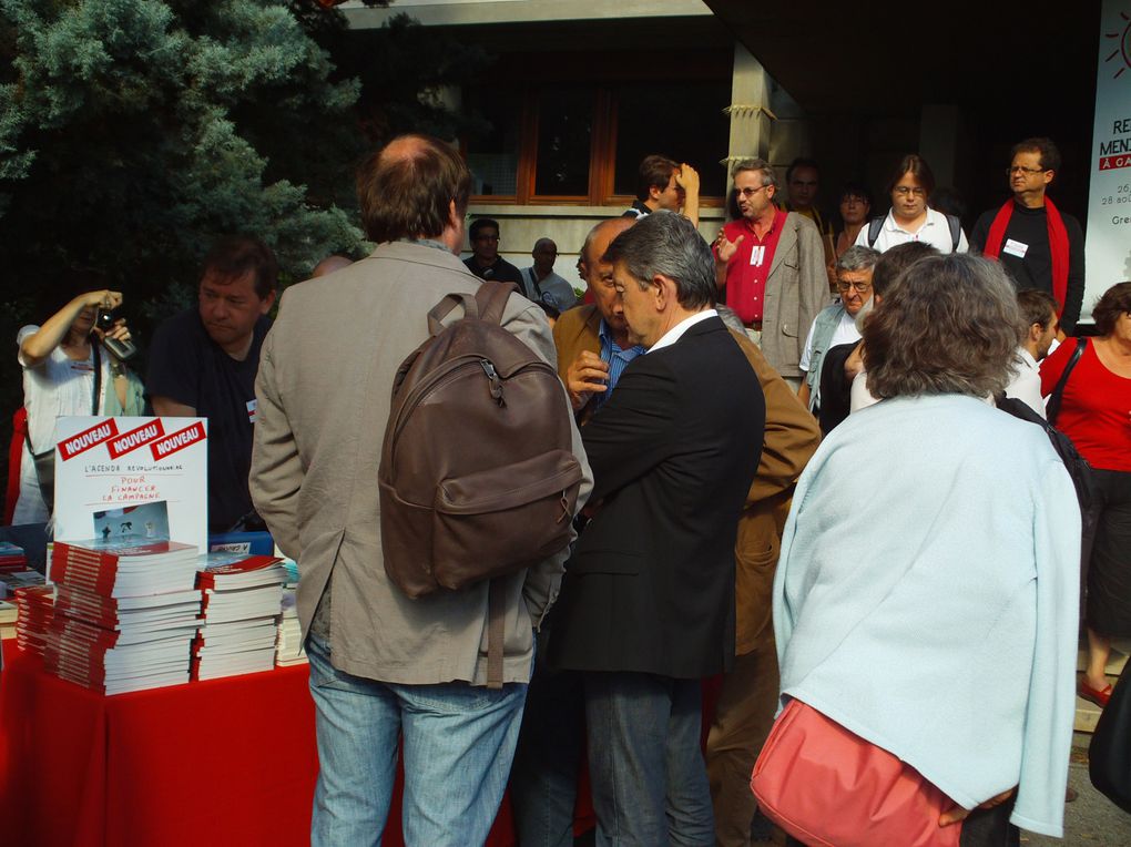 Un album qui en dit long sur la dynamique qui a duré 3 jours, se terminant par un meeting avec le Candidat du FRONT de GAUCHE, sollicité de toutes parts