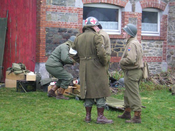 <strong><em>Voici quelques photos de BASTOGNE 2006.</em></strong>