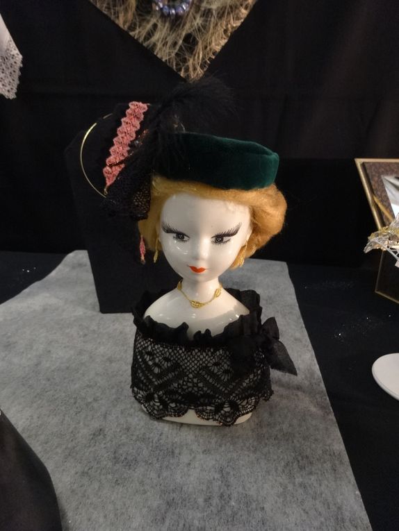 EXPOSITION DES DENTELLIÈRES DE NEVERS