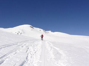 On traverse ensuite la combe afin d'atteindre l'E du Glacier des Aiguilles Rouges. On le remonter alors jusque sur le Glacier de Vouasson à environ 3350m d'altitude, au NE de la pointe des Darbonnaires.