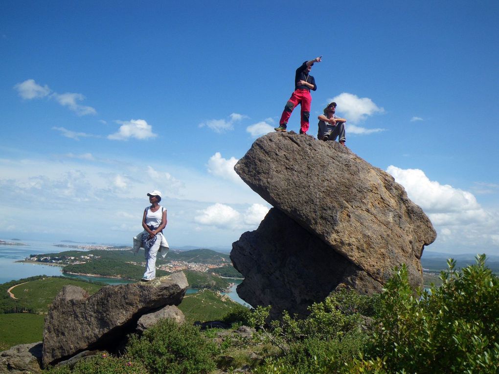 Bon, ça c'était avant que Franck et Vero prennent les choses en main ! Ascension de la Table du Diable, ouverture de la face Nord du rocher de l'Elephant avec descente en rappel le long de l'oreille gauche (visez l'matos...) !