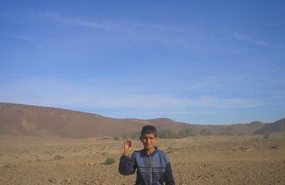 Un enfant au milieu du néant