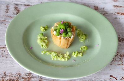 Bouchées croustillantes au chèvre crémeux, petits pois et curry de Madras