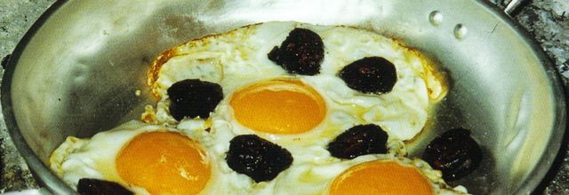 Figatellis aux oeufs