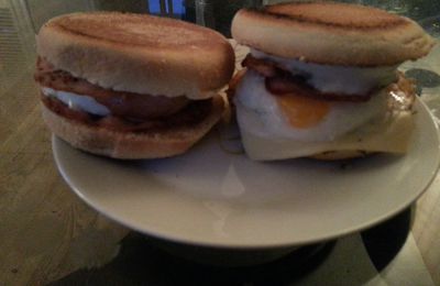 les Eggs and Bacon Muffins