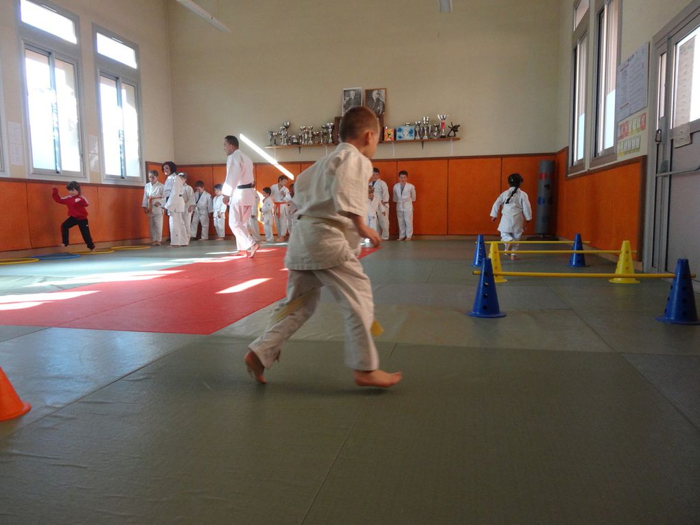 C'est dans la joie et la bonne humeur, que petits et grands judokas se sont retrouvés sur le tatami. Bienvenus aux nouveaux licenciés (et leurs parents) au Judo Club de Boussens. A samedi prochain !!!