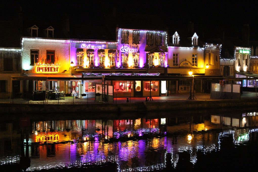 Les restaurants sur le bord du canal dans le quartier de St-Leu. (quartier Universitaire)