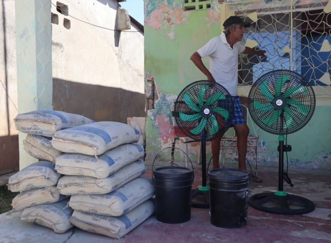 Alcalde de Puerto Cabello entregó materiales de construcción a familias de Libertad y Los Lanceros 