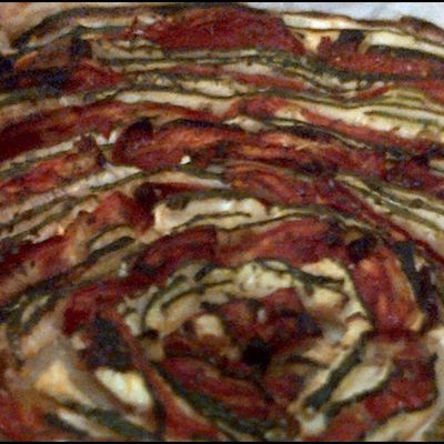 Une tarte spiralée aux courgettes, tomates et dés de chorizo