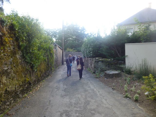 Une formidable traversée urbaine à travers le temps, la terre et l'eau, avec des gens chaleureux, pour célébrer la marche à pied