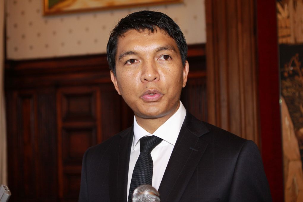 Le Président Andry rajoelina, a reçu les karatékas malagasy et l’équipe de volley-ball de la Gendarmerie Nationale.