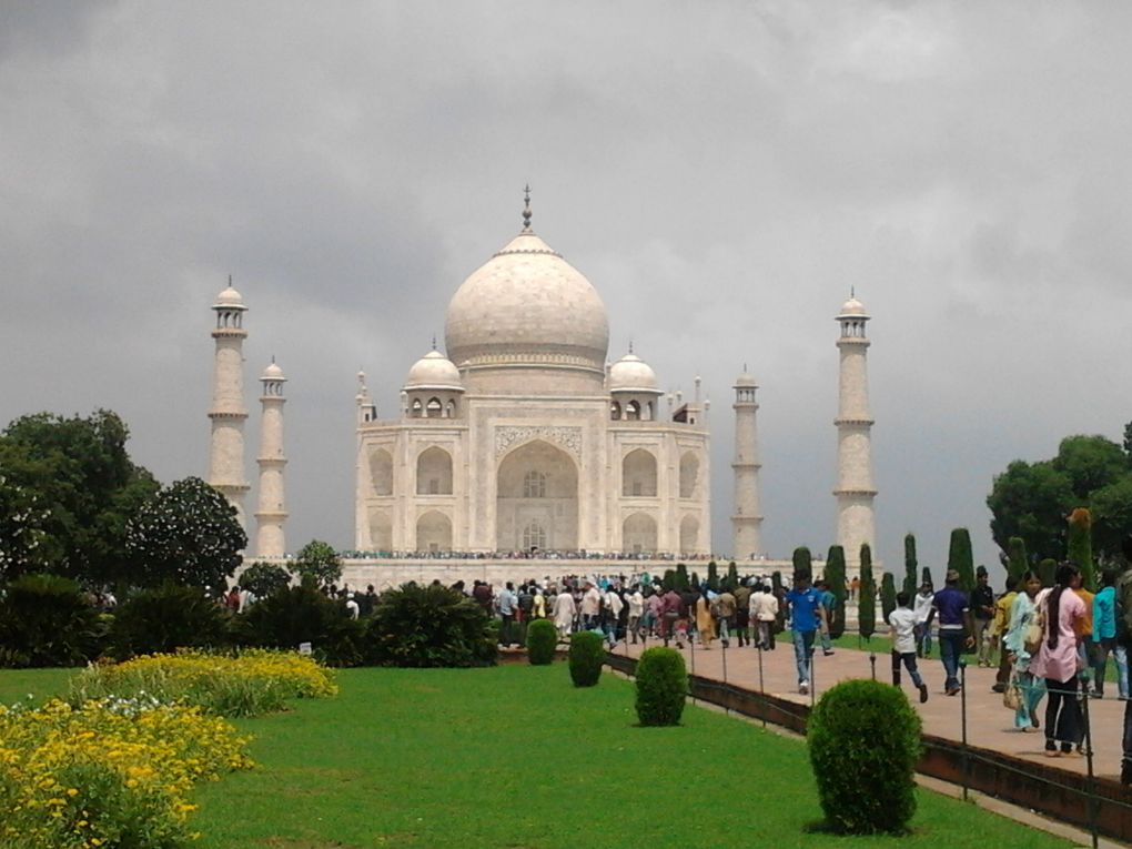 Ecco a voi Agra ed una delle 7 meraviglie del mondo! Il Taj Mahal!