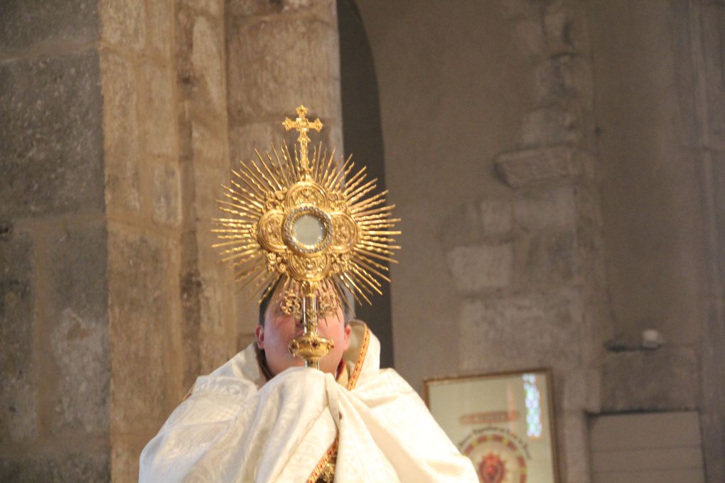 Première messe de M. l'abbé Raphaël RIGAUD, en la Solennité de la Fête Dieu. 3 juin 2013.